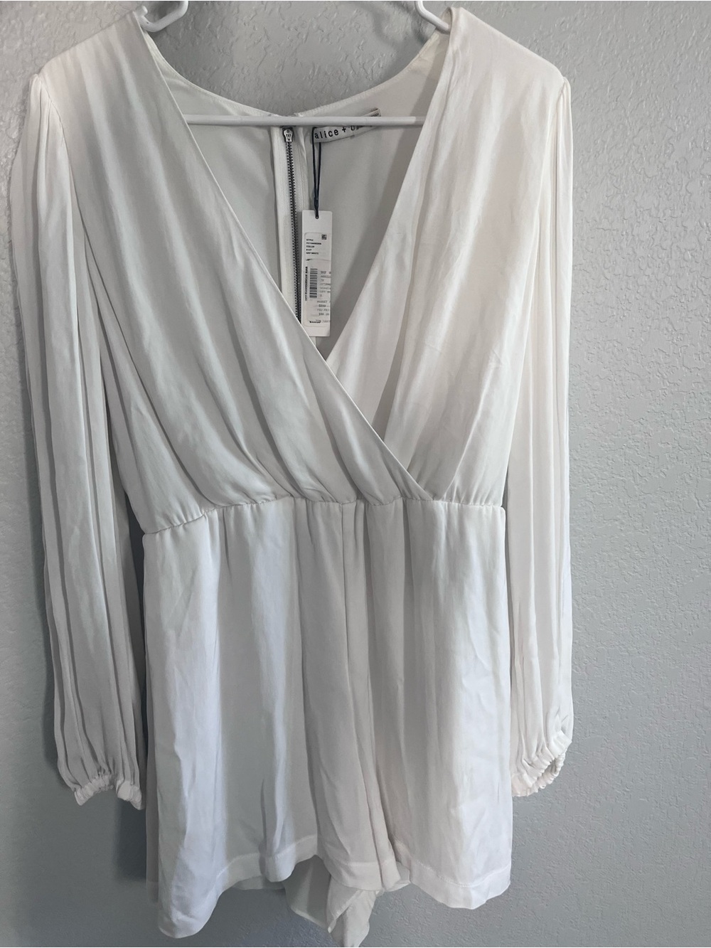 Alice + Olivia Off-White Long Sleeve Romper – Size 8